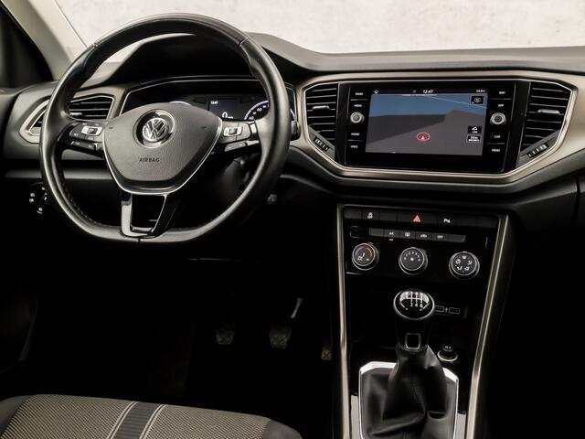 Volkswagen T-Roc 1.0 TSI Sport (APPLE CARPLAY, GROOT NAVI, ADAPTIVE CRUISE, PARKEERSENSOREN, SPORTSTOELEN, LANE ASSIST, NIEUWE APK, NIEUWSTAAT)