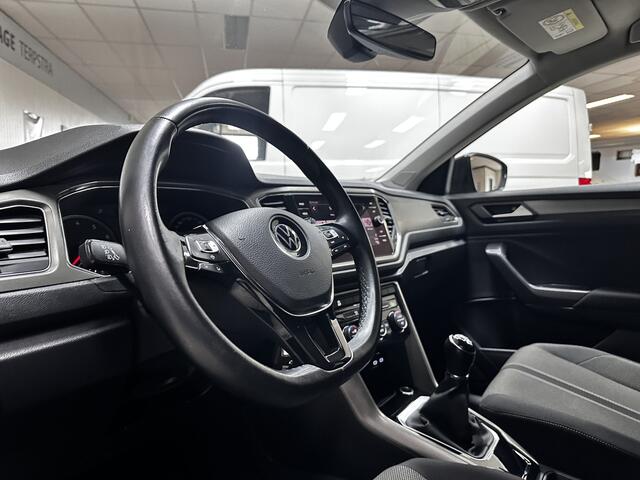Volkswagen T-Roc 1.5 TSI Style Business /150PK! /Lane Assist! /Apple + Android /DAB+! /Navi /Airco /Adaptief Cruise /Elek. pakket /Bluetooth /Regensensor /16"LMV /Extra getint glas /LED Dagrijverl. /Dakrails /PDC V+A!