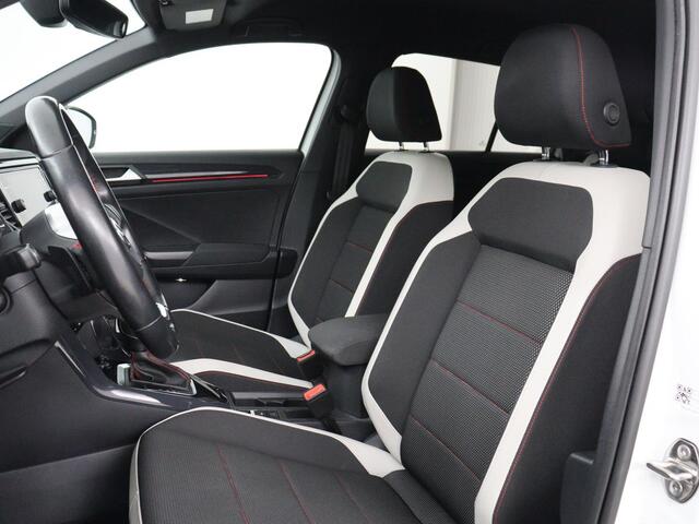 Volkswagen T-Roc 1.5 TSI Sport R Line | Trekhaak | Carplay | Full LED | Navigatie | Virtual Cockpit | Adaptive cruise | Parkeerhulp | 18'' | Climate control | Bluetooth | Getint glas