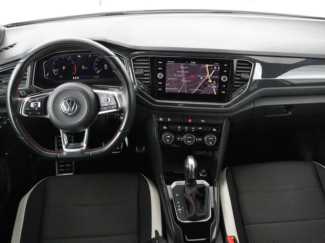 Volkswagen T-Roc 1.5 TSI Sport R Line | Trekhaak | Carplay | Full LED | Navigatie | Virtual Cockpit | Adaptive cruise | Parkeerhulp | 18'' | Climate control | Bluetooth | Getint glas