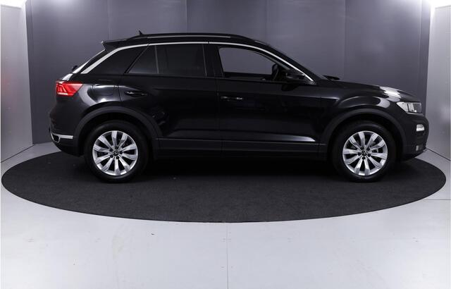 Volkswagen T-Roc 1.5 TSI Style 150 pk Automaat (DSG) | Verlengde garantie | Navigatie | Parkeersensoren | Adaptieve cruise control