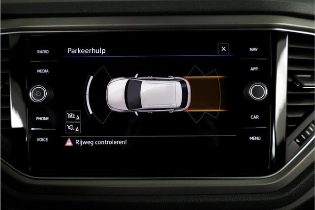 Volkswagen T-Roc 1.5 TSI Style 150 pk Automaat (DSG) | Verlengde garantie | Navigatie | Parkeersensoren | Adaptieve cruise control