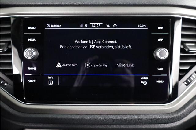 Volkswagen T-Roc 1.5 TSI Style 150 pk Automaat (DSG) | Verlengde garantie | Navigatie | Parkeersensoren | Adaptieve cruise control