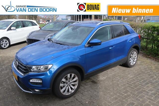 Volkswagen T-Roc 1.0 TSI, Trekhaak, All Season Banden, Apple Carplay/ Android Auto, Navi, etc.