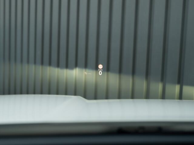 Volkswagen T-Roc 1.5 eTsi R-Line First Edition | Black Style | 360 Camera | Head Up | Elk. A-klep | IQ Light | Prijs Rijklaar!!