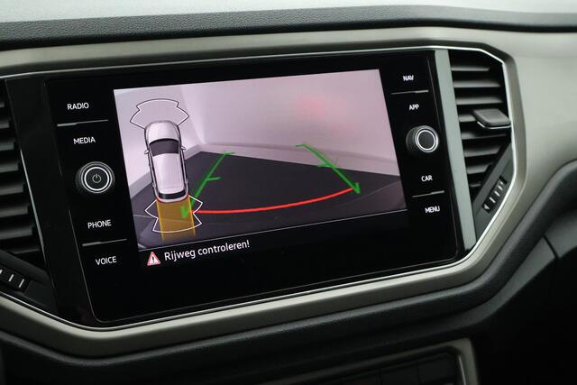Volkswagen T-Roc 1.5 TSI 150pk DSG Style Trekhaak Camera Stoelverwarming Navigatie