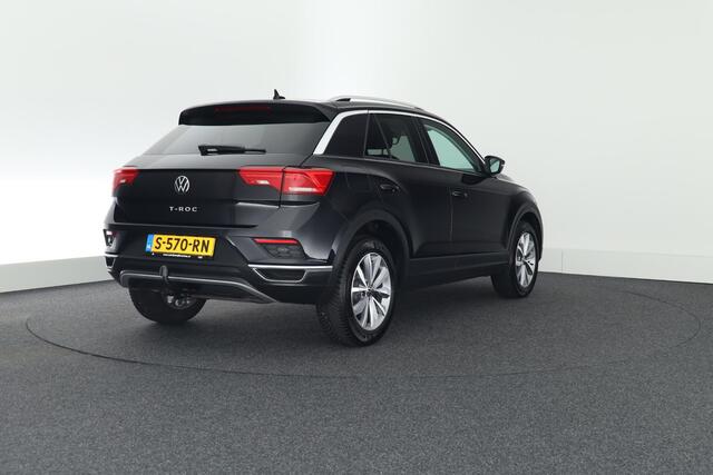 Volkswagen T-Roc 1.5 TSI 150pk DSG Style Trekhaak Camera Stoelverwarming Navigatie