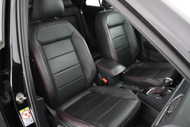 Volkswagen T-Roc 1.5 TSI 150pk DSG R-Line Sport Panoramadak Camera Leder Navigatie Virtual Cockpit