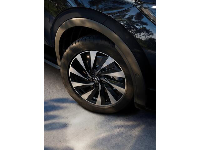 Volkswagen T-Roc 1.5 eTSI 116 7DSG Life First Edition | 'App-Connect' draadloze smartphone integratie | Automatische afstandsregeling (Adaptive Cruise Control) | Buitenspiegels elektrisch instel-, verwarm- en inklapbaar