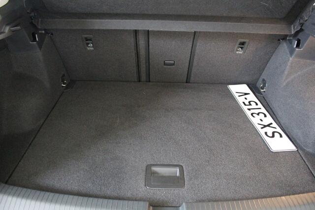 Volkswagen T-Roc 1.5 TSI Sport Navigatie | Camera | Climate control DAB | Inklapbare spiegels | Digitale Cockpit