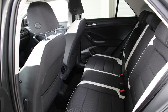 Volkswagen T-Roc 1.5 TSI Sport Navigatie | Camera | Climate control DAB | Inklapbare spiegels | Digitale Cockpit