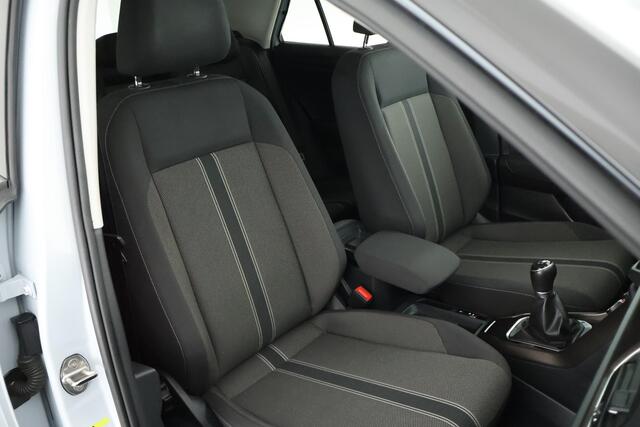 Volkswagen T-Roc 1.5 TSI 150pk H6 Style Led Camera Stoelverwarming Virtual Cockpit Navigatie