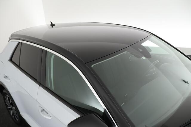 Volkswagen T-Roc 1.5 TSI 150pk H6 Style Led Camera Stoelverwarming Virtual Cockpit Navigatie