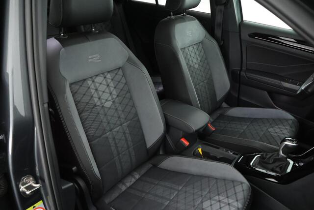 Volkswagen T-Roc 1.5 TSI 150pk DSG R-Line Business+ Trekhaak Camera Keyless Stoelverwarming Panoramadak Navigatie