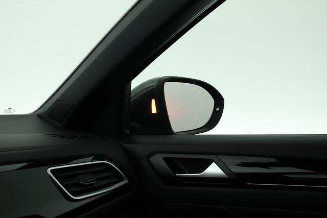 Volkswagen T-Roc 1.5 TSI 150pk DSG R-Line Business+ Trekhaak Camera Keyless Stoelverwarming Panoramadak Navigatie