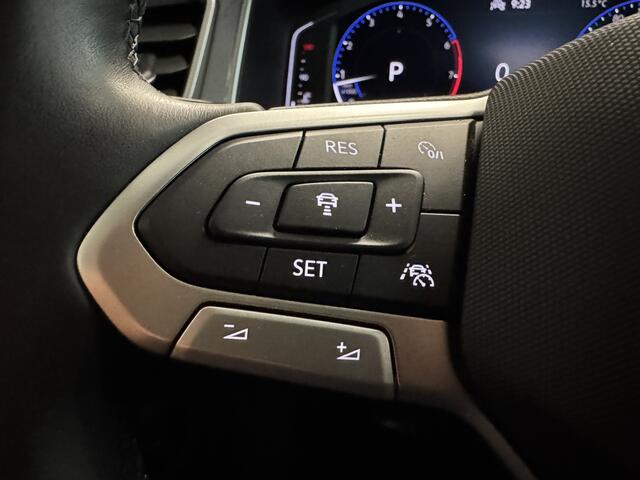 Volkswagen T-Roc 1.5 TSI IQ.Light/Automaat/Stoelverwarming/PDC