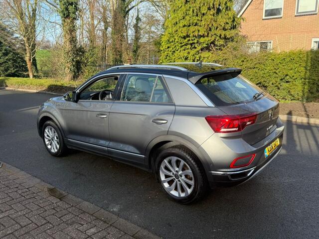 Volkswagen T-Roc 1.5 TSI Live*apple Carplay/Android*navigatie*stoelverwarming*automaat*