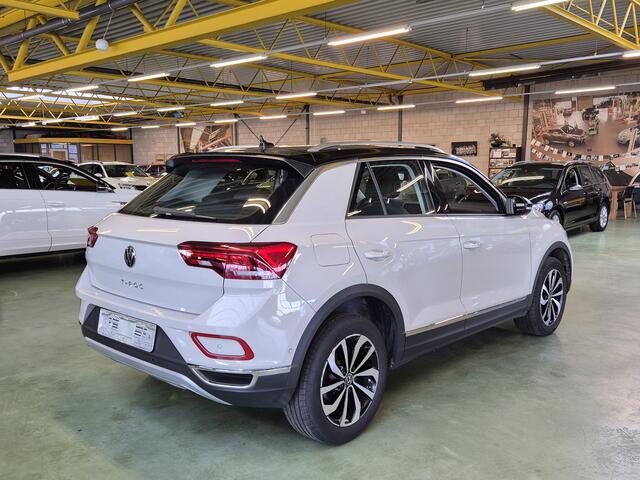 Volkswagen T-Roc 1.5 TSI Style -150pk- Automaat | Navi | Camera | IQ LED | Digi Cockpit Pro | Rijklaarprijs incl. 1 jaar Bovag garantie