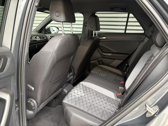 Volkswagen T-Roc 1.5 TSI R-LINE/IQ LIGHT/IQ DRIVE/KEY-LESS/EL A KLEP/ENZ