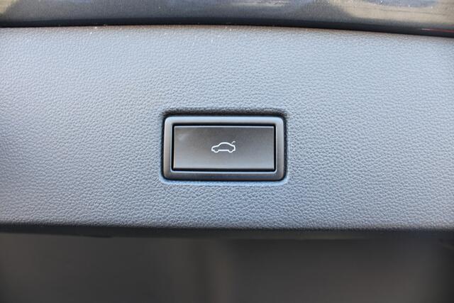 Volkswagen T-Roc 1.5 TSI Automaat Style Business | Adapt. Cruise | Camera | Verw. Voorstoelen | DAB | AppleCarplay | El. Achterklep |