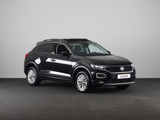Volkswagen T-Roc 1.0 TSI Style | Panoramadak | Parkeersensoren | navigatie | Apple carplay en android auto |