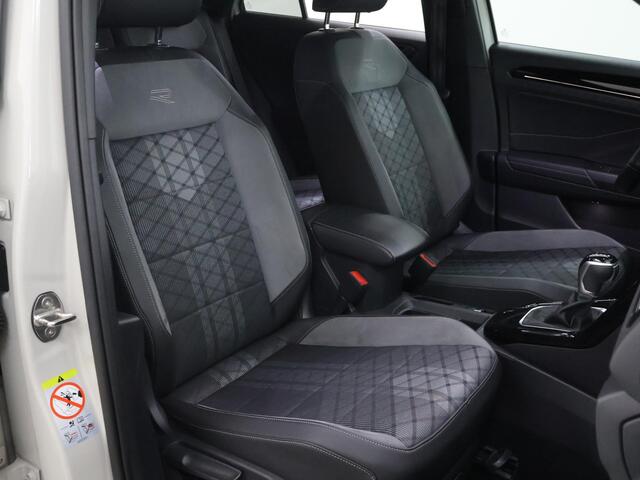 Volkswagen T-Roc 1.5 TSI R-Line | Panoramadak | LED | Groot Navigatie | Virtual Cockpit | Camera | DAB | Apple CarPlay/Android Auto | Stoelverwarming | Adaptieve Cruise Control | Ele. kofferdeksel | IQ Light |