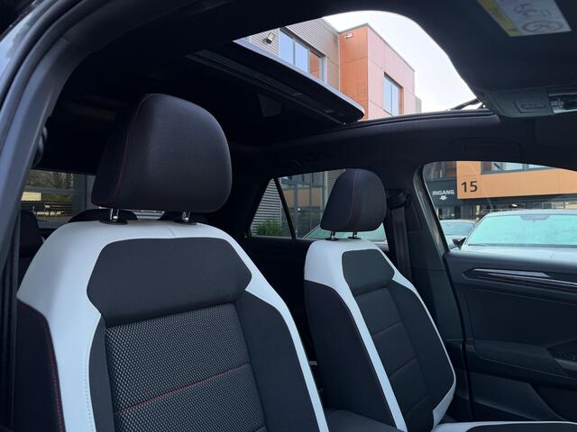 Volkswagen T-Roc 1.5 TSI Sport Pano Navi DigiDash