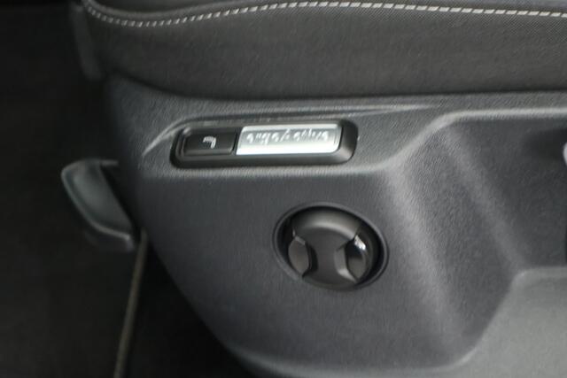 Volkswagen T-Roc 1.5 TSI 150pk DSG R-Line Edition Trekhaak Camera Stoelverwarming Virtual Cockpit Navigatie