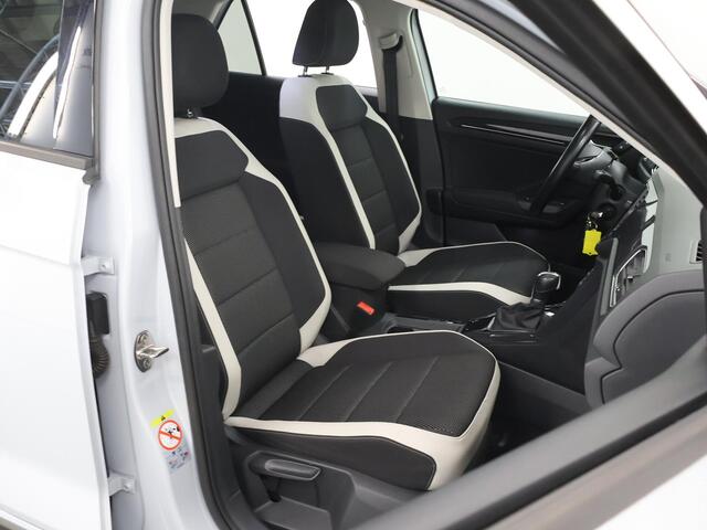 Volkswagen T-Roc 1.5 TSI Sport | Trekhaak | Virtual Cockpit | DAB | Navigatie | Apple CarPlay/Android Auto | Stoelverwarming | Adaptieve Cruise Control | Rijhulp-systeem | Ele.kofferdeksel |