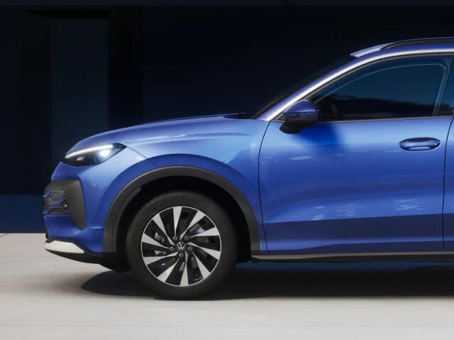 Volkswagen T-Roc Life First Edition 1.5 eTSI 116 PK 7 versn. DSG · Achteruitrijcamera · Draadloze telefoonverbinding · Comfort Pakket · Trekhaak ·