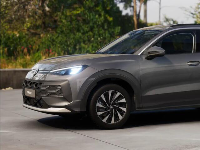 Volkswagen T-Roc Life First Edition 1.5 eTSI 116 PK 7 versn. DSG · Achteruitrijcamera · Draadloze telefoonlader · Comfort Pakket · Trekhaak ·