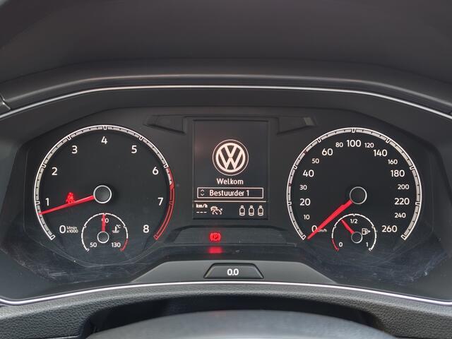 Volkswagen T-Roc 1.5 TSI Style Business | Navi | Sensoren v/a | Stoelverwarming