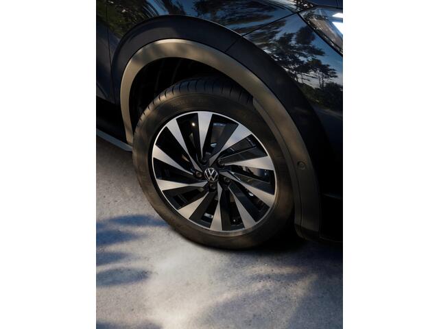 Volkswagen T-Roc 1.5 eTSI 116 7DSG Life First Edition | 'App-Connect' draadloze smartphone integratie | Automatische afstandsregeling (Adaptive Cruise Control) | Buitenspiegels elektrisch instel-, verwarm- en inklapbaar