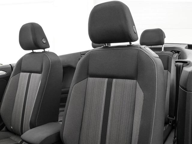 Volkswagen T-Roc Cabrio 1.5 TSI 150pk DSG Style · Apple/Android Car Play · Stoelverwarming · Alarm · Navigatie · P-Sensoren · 17'' Inch ·