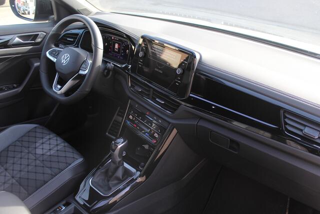 Volkswagen T-Roc 1.5 TSI R-Line Panoramadak/ IQ.Light/Stoelverwarming/Achteruitrijcamera/Apple carplay/Adaptieve cruise control/Lane assist/Elektrische achterklep/Keyless entry/Verkeersbord herkenning/Draadloze telefoonlader