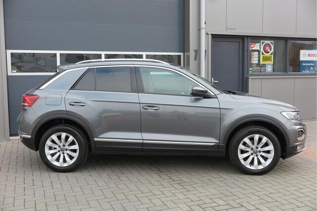Volkswagen T-Roc 1.5 TSI 150pk Sport, Led , Adaptive cruise, Keyless , Virtual cockpit, Lane assist, Side assist, Stoelverwarming, PDC , Achteruitrijcamera, Buitenspiegels inklapbaar, Carplay , DAB+ etc.
