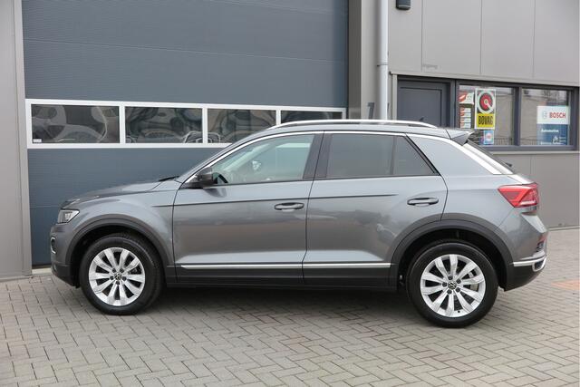 Volkswagen T-Roc 1.5 TSI 150pk Sport, Led , Adaptive cruise, Keyless , Virtual cockpit, Lane assist, Side assist, Stoelverwarming, PDC , Achteruitrijcamera, Buitenspiegels inklapbaar, Carplay , DAB+ etc.