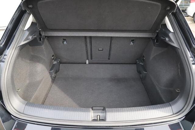 Volkswagen T-Roc 1.5 TSI Life Black Edition 150PK DSG Automaat Trekhaak Virtual 19 inch LMV Adaptive Cruise Lane Assist LED