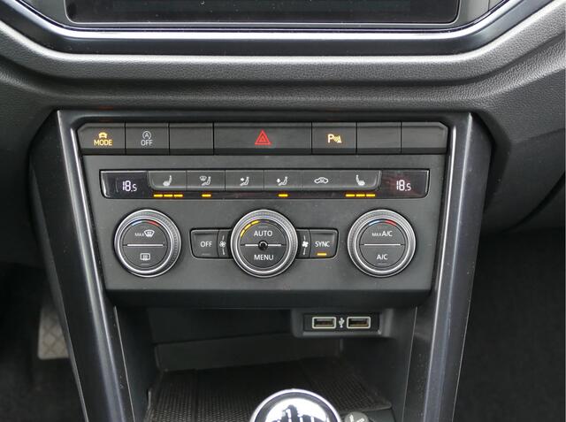 Volkswagen T-Roc 1.0 TSI Style | stoelverwarming | Apple Carplay/Android auto | all-season-banden | navigatie