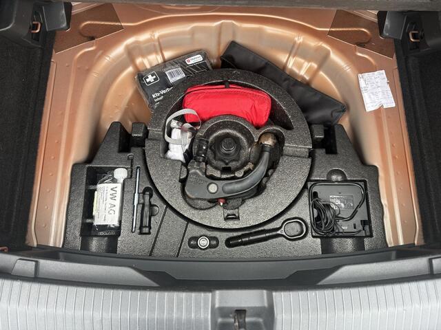 Volkswagen T-Roc 1.0 TSI Style Navi Trekhaak Bluetooth Stoelverwarming