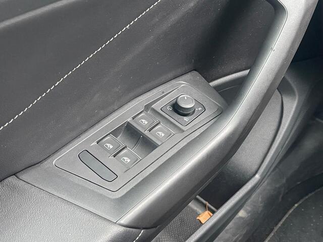 Volkswagen T-Roc Cabrio 1.5 TSI 150PK DSG R-Line / Black Style / Trekhaak / Achteruitrijcamera / 19'' LMV / VW