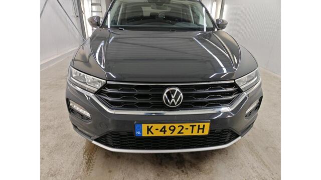 Volkswagen T-Roc 1.0 TSI Style Business NAVI TREKHAAK