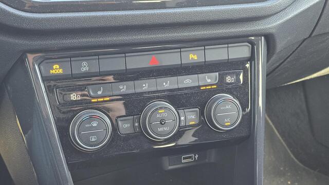 Volkswagen T-Roc 1.5 TSI Sport | 150PK | ACC | Stoelverwarming | Carplay | Virtual Cockpit | Camera