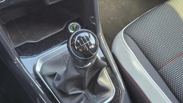 Volkswagen T-Roc 1.5 TSI Sport | 150PK | ACC | Stoelverwarming | Carplay | Virtual Cockpit | Camera