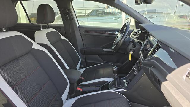 Volkswagen T-Roc 1.5 TSI Sport | 150PK | ACC | Stoelverwarming | Carplay | Virtual Cockpit | Camera