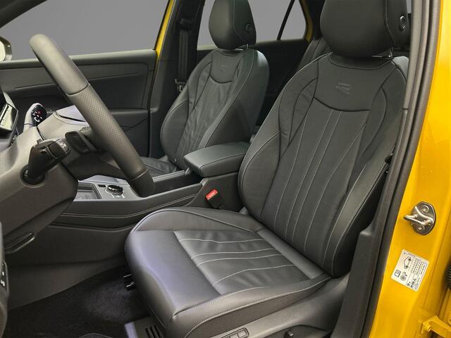 Volkswagen T-Roc R-Line First Edition 1.5 eTSI 150pk DSG Automaat Panoramadak, Harman Kardon audio, Adaptive cruise control, LED matrix koplampen, Lederen bekleding, Black style