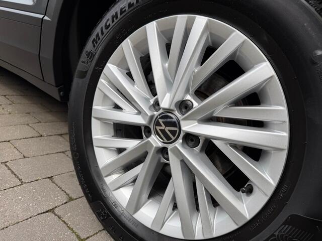 Volkswagen T-Roc 1.5 TSI Style Carplay Adapt.cruise PDC 12 mnd. Bovag garantie