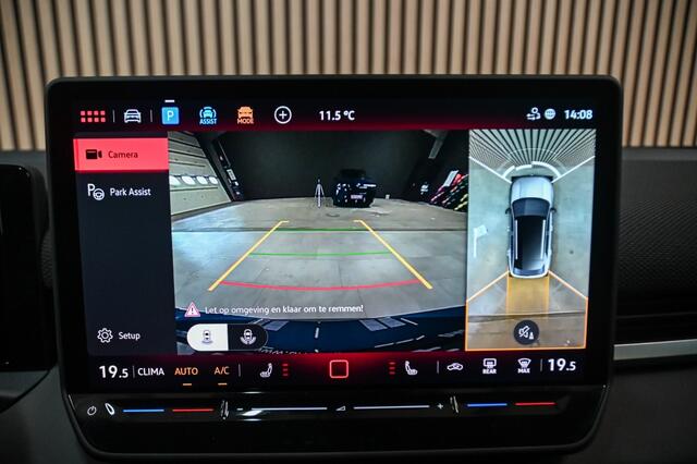 Volkswagen T-Roc 1.5 eTSI R-Line | HUD | BLACK PACK | ELEKTR. ACHTERKLEP | STOELV