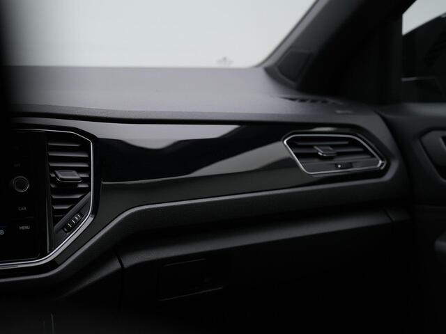 Volkswagen T-Roc 1.5 TSI 150 pk DSG Sport | Trekhaak | Achteruitrijcamera | Navigatie | Adaptive Cruise | Elektrische achterklep