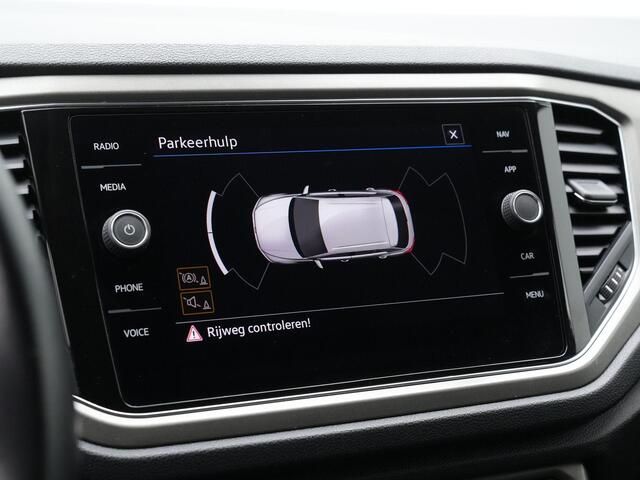 Volkswagen T-Roc 1.0 TSI 110 pk Style | Trekhaak | Navigatie | Adaptive Cruise | Navigatie | Parkeersensoren voor/achter